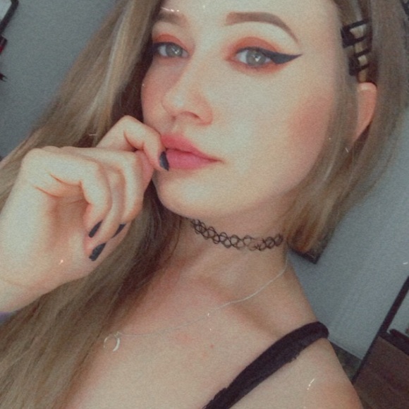 Meet your Posher, Amanda - Picture 1 of 1